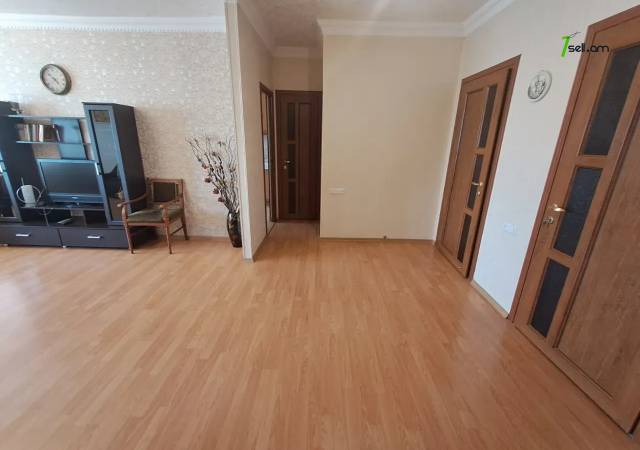 2 սենյականոց բնակարան Եզնիկ Կողբացու փողոցում, 80 ք.մ., եվրովերանորոգված