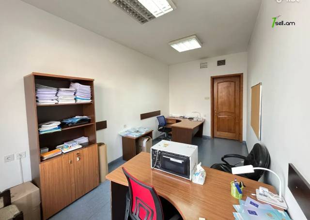 Գրասենյակային տարածք Պարոնյան փողոցում կենտրոնում, 95 քմ