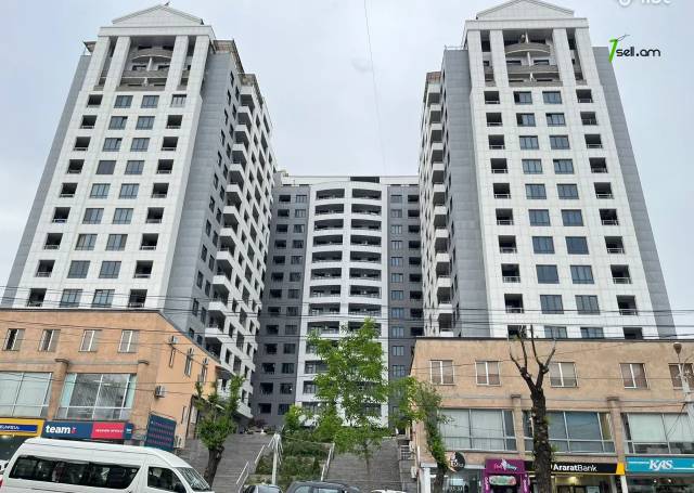 4 սենյականոց բնակարան նորակառույց շենքում Պարույր Սևակի փողոցում, 170 ք.մ., 2 սանհանգույց