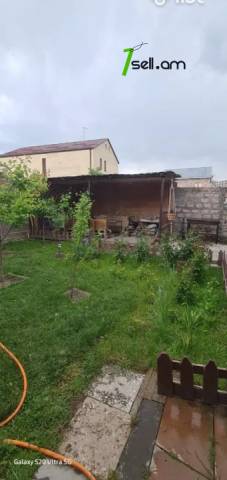 Մեկ հարկանի տուն Մհեր Մկրտչյանի 7-րդ փողոցում Առինջում, 80 քմ, կապիտալ վերանորոգված