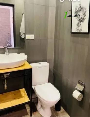 1 սենյականոց բնակարան Նալբանդյան փողոցում, 42 ք.մ., եվրովերանորոգված, քարե շենք