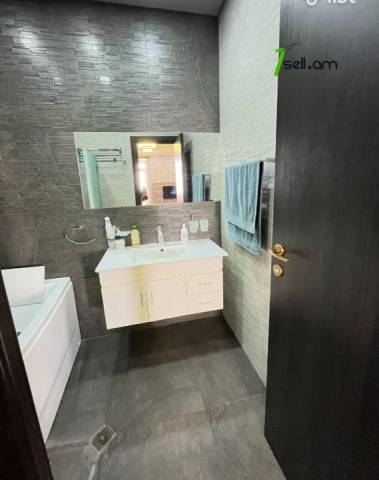 3 սենյականոց բնակարան նորակառույց շենքում Հրաչյա Ներսիսյան փողոցում, 115 քմ, բարձր առաստաղներ