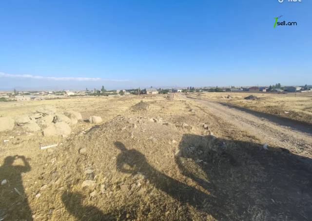 Հողատարածք բնակելի շինությունների համար Եղվարդում, 850 ք.մ.