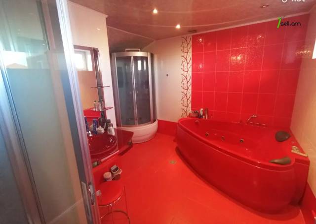 Երեք հարկանի տուն Բագրևանդի փողոցում Նոր Նորքում, 320 քմ, 2 սանհանգույց, կապիտալ վերանորոգված