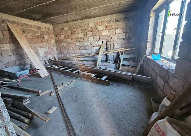 Երկու հարկանի տուն 27-րդ փողոցում Զովունիում, 120 ք.մ., 2 սանհանգույց