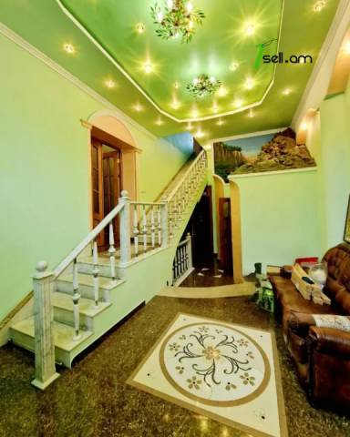 Երեք հարկանի քարե տուն, Համո Սահյան Արաբկիրում, 827 ք.մ., 3+ սանհանգույց, կապիտալ վերանորոգված