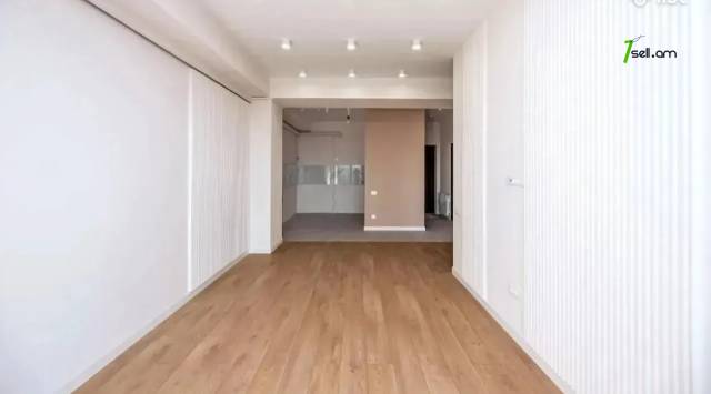 2 սենյականոց բնակարան նորակառույց շենքում Արամ Խաչատրյան փողոցում, 65 ք.մ., նախավերջին հարկ