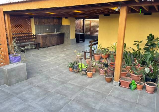 Երեք հարկանի թաունհաուզ Անաստաս Միկոյանի փողոցում Դավիթաշենում, 250 ք.մ., 2 սանհանգույց