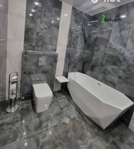 3 սենյականոց բնակարան նորակառույց շենքում Պարոնյան փողոցում, 128 ք.մ., 2 սանհանգույց