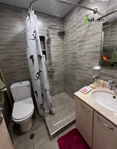 3 սենյականոց բնակարան Պարոնյան փողոցում, 110 քմ, 2/4 հարկ, բարձր առաստաղներ, կապիտալ վերանորոգված