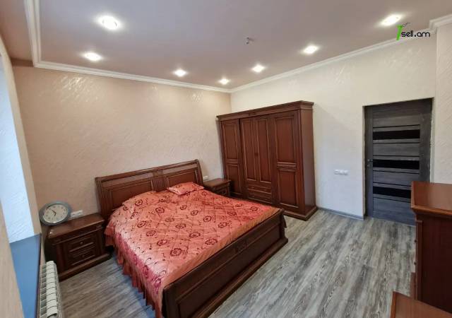 Մեկ հարկանի քարե տուն Էրեբունու փողոցում Էրեբունիում, 450 ք.մ., կապիտալ վերանորոգված