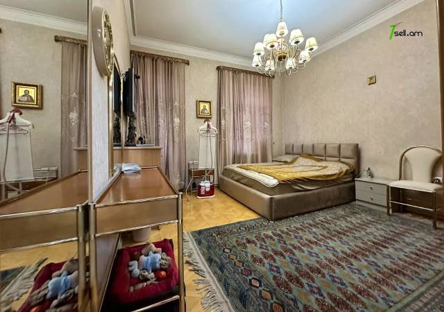 4 սենյականոց բնակարան Աղայան փողոցում, 125 ք.մ., 2 սանհանգույց, բարձր առաստաղներ, 2/5 հարկ