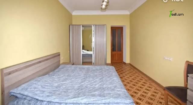 4 սենյականոց բնակարան Մոսկովյան փողոցում, 91 ք.մ., բարձր առաստաղներ, 2/5 հարկ, կապիտալ վերանորոգված