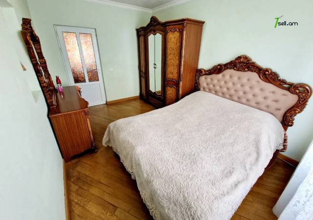 Երկու հարկանի քարե տուն Միչուրինի փողոցում Էրեբունիում, 380 ք.մ., 3+ սանհանգույց, եվրովերանորոգված