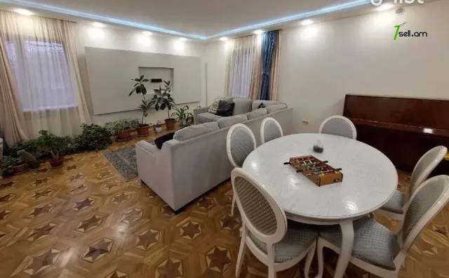 Երկու հարկանի քարե տուն Դավթաշենի 4-րդ փողոցում Դավիթաշենում, 200 ք.մ., 2 սանհանգույց