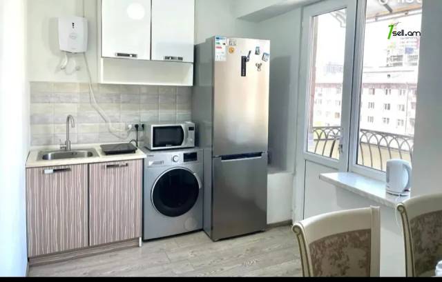 2 սենյականոց բնակարան, Komitas Ave, 65 քմ, բարձր առաստաղներ, կապիտալ վերանորոգված, քարե շենք