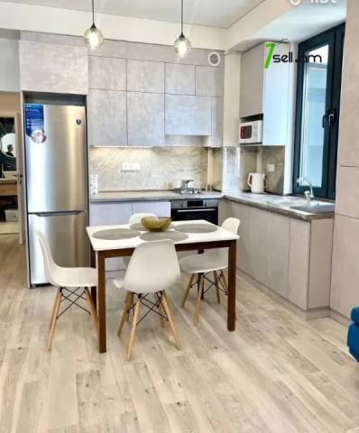 3 սենյականոց բնակարան նորակառույց շենքում Կարապետ Ուլնեցու փողոցում, 74 ք.մ., բարձր առաստաղներ