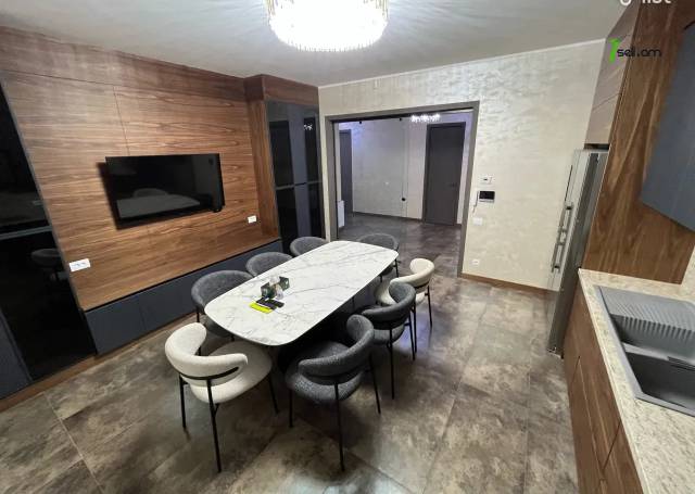 4 սենյականոց բնակարան նորակառույց շենքում Հյուսիսային պողոտայում, 180 ք.մ., 2 սանհանգույց