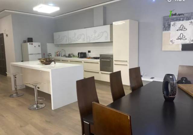 4 սենյականոց բնակարան Հովհաննես Թումանյանի փողոցում, 148 ք.մ., բարձր առաստաղներ