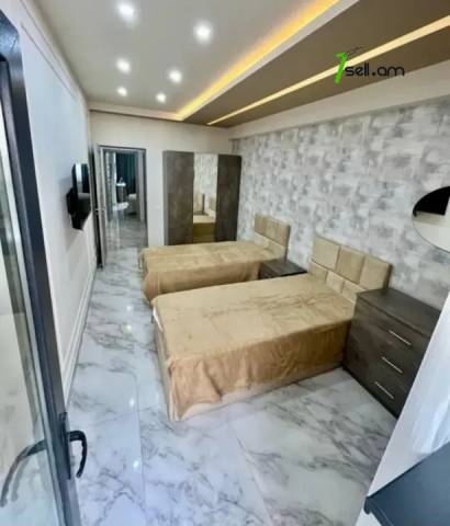 3 սենյականոց բնակարան Եզնիկ Կողբացու փողոցում, 75 ք.մ., 5/9 հարկ, եվրովերանորոգված