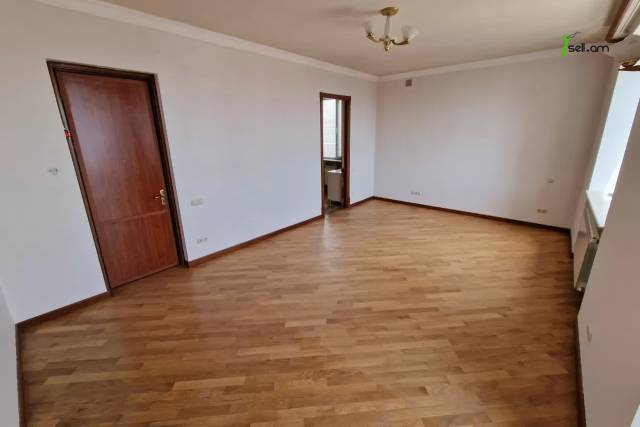 Երկու հարկանի քարե տուն, Նոյ թաղամաս Աջափնյակում, 400 ք.մ., 3+ սանհանգույց, եվրովերանորոգված