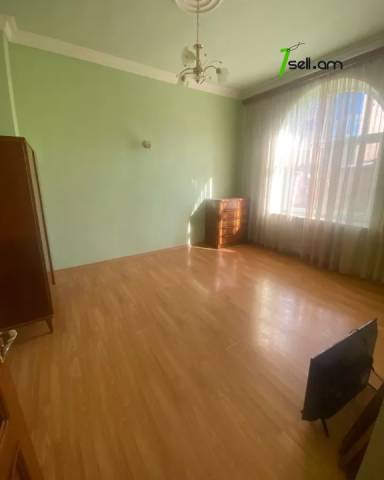 3 սենյականոց բնակարան Ամիրյան փողոցում, 90 ք.մ., 2 սանհանգույց, բարձր առաստաղներ