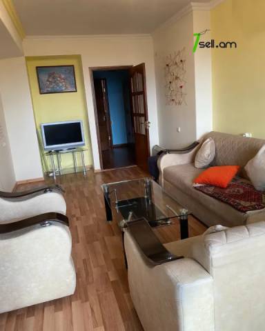 1 սենյականոց բնակարան Հանրապետության փողոցում, 50 ք.մ., 5/10 հարկ, եվրովերանորոգված