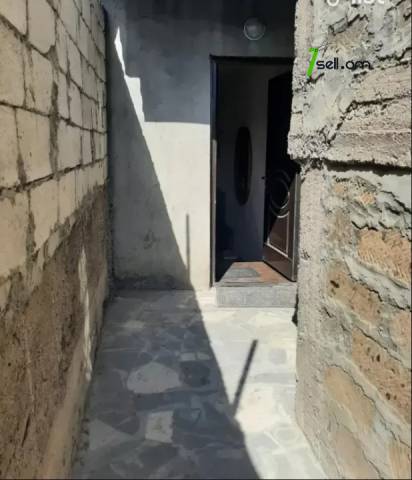 Մեկ հարկանի տուն Էրեբունիում, 130 ք.մ., մասնակի վերանորոգում