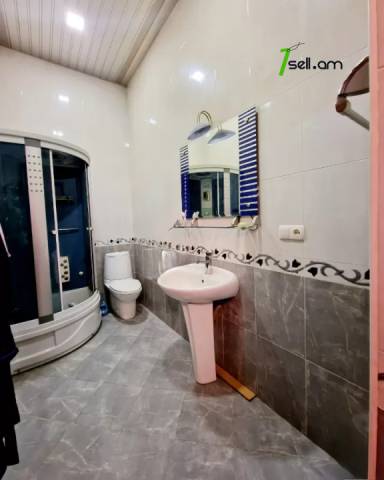 Երկու հարկանի քարե տուն, Դուրյան թաղամաս Ավանում, 2400 ք.մ., 3+ սանհանգույց, մեծ հողամաս