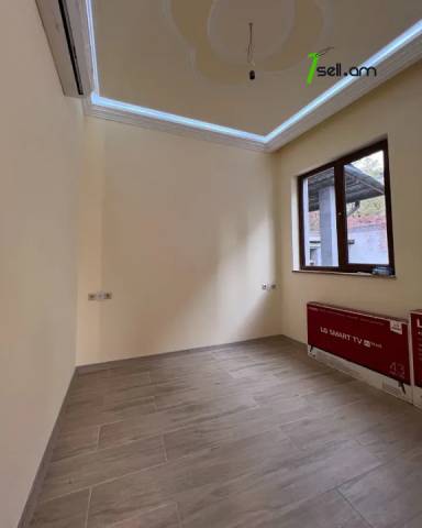 Մեկ հարկանի քարե տուն Ազատության պողոտայում Արաբկիրում, 370 ք.մ., 3+ սանհանգույց, եվրովերանորոգված