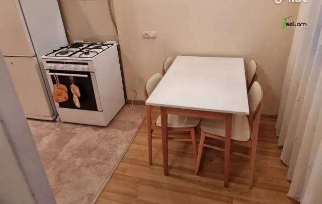 2 սենյականոց բնակարան, Մայակ թաղամաս, 73 քմ, 2/5 հարկ, եվրովերանորոգված, քարե շենք