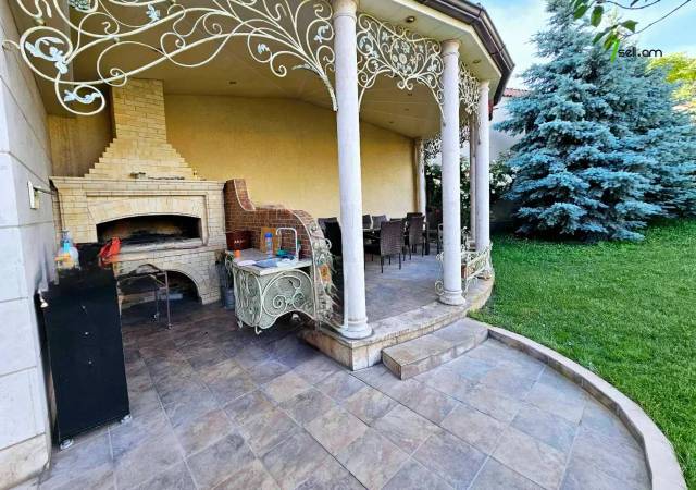 Երեք հարկանի քարե տուն Քեռու փողոցում Արաբկիրում, 1600 ք.մ., 3+ սանհանգույց, կապիտալ վերանորոգված