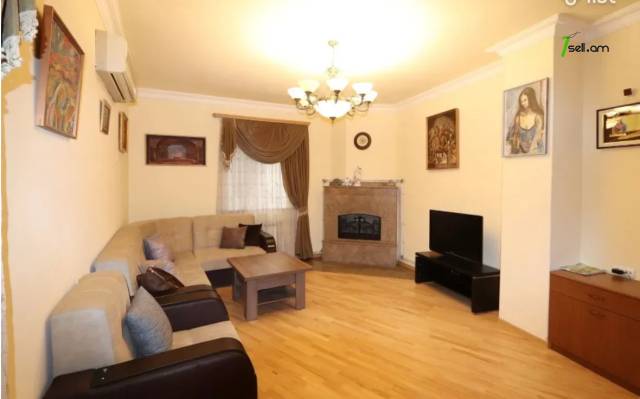 Երեք հարկանի քարե տուն Տիգրան Մեծի պողոտայում Էրեբունիում, 372 ք.մ., 2 սանհանգույց, եվրովերանորոգված