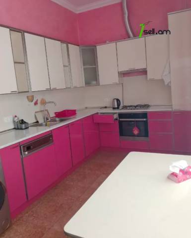 4 սենյականոց բնակարան Հովհաննես Թումանյանի փողոցում, 107 ք.մ., բարձր առաստաղներ, 2/5 հարկ