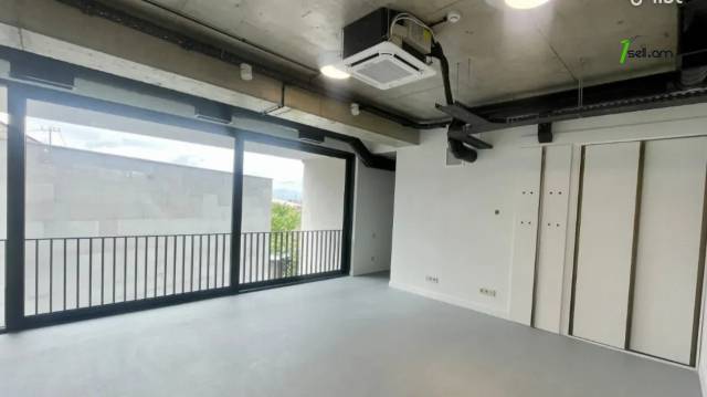 Բազմաֆունկցիոնալ գույք Ոսկերիչների փողոցում կենտրոնում, 150 քմ