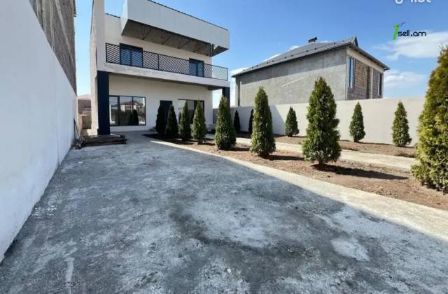 Երկու հարկանի քարե տուն Մելքումովի փողոցում Աջափնյակում, 300 ք.մ., 2 սանհանգույց