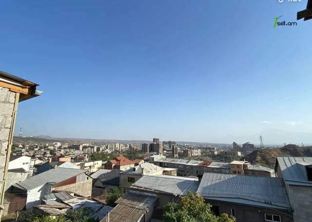 3 սենյականոց բնակարան Մարշալ Բաղրամյան պողոտայում, 83 ք.մ., բարձր առաստաղներ, նախավերջին հարկ