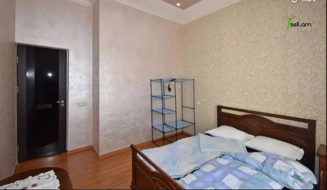 Երեք հարկանի քարե տուն, Նորաշեն թաղամաս Աջափնյակում, 150 ք.մ., 3+ սանհանգույց, եվրովերանորոգված