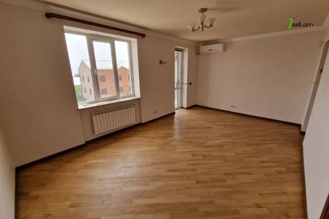 Երկու հարկանի քարե տուն, Նոյ թաղամաս Աջափնյակում, 400 ք.մ., 3+ սանհանգույց, եվրովերանորոգված