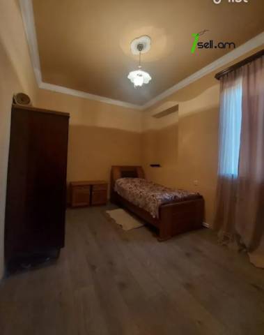 Մեկ հարկանի քարե տուն Սիլիկյան 12-րդ փողոցում Աջափնյակում, 500 ք.մ., 3+ սանհանգույց