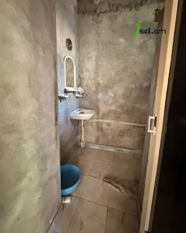 Երկու հարկանի քարե տուն Ոսկերիչների փողոցում կենտրոնում, 337 ք.մ.