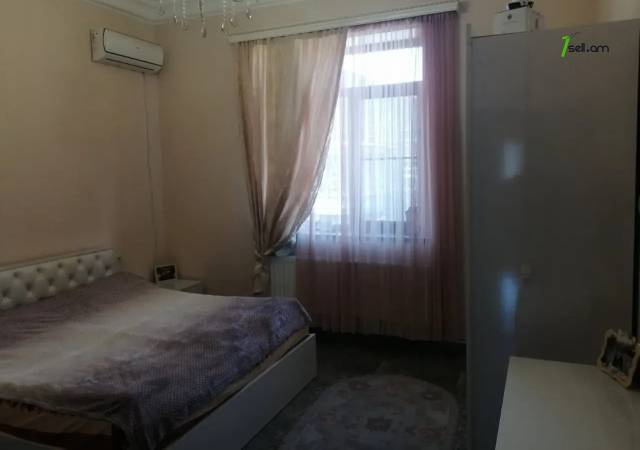 Երկու հարկանի քարե տուն Դավիթ Բեկի փողոցում Էրեբունիում, 530 ք.մ., 2 սանհանգույց