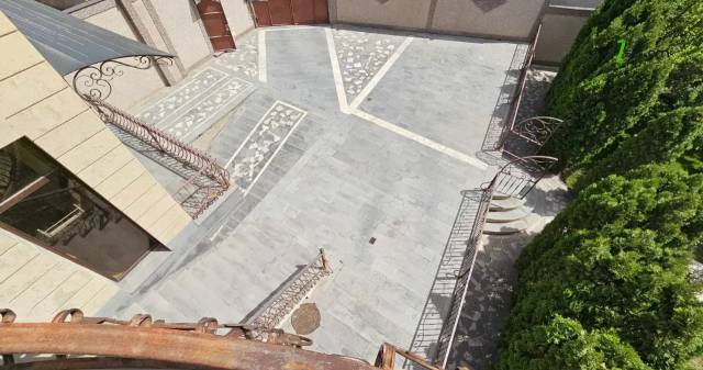 Երկու հարկանի քարե տուն, Արմենակ Արմենակյան անցուղի Նորք Մարաշում, 1800 քմ, 3+ սանհանգույց