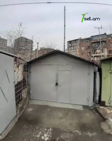 3 սենյականոց բնակարան Արցախի պողոտայում, 57 ք.մ., եվրովերանորոգված, քարե շենք