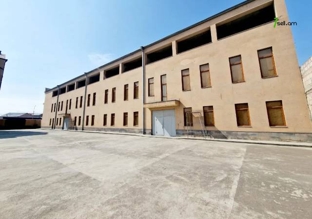 Բազմաֆունկցիոնալ գույք Դավիթ Բեկի փողոցում Էրեբունիում, 1800 ք.մ.