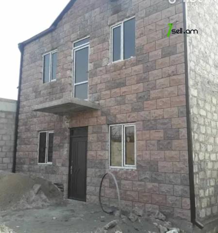 Երկու հարկանի քարե տուն 1-ին փողոցում Առինջում, 140 քմ, 3+ սանհանգույց