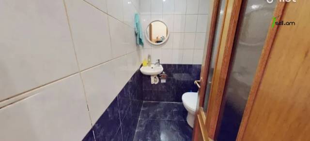 3 սենյականոց բնակարան Պարոնյան փողոցում, 95 ք.մ., 2/4 հարկ, կոսմետիկ վերանորոգում, քարե շենք