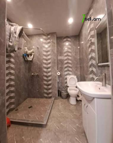 Բազմաֆունկցիոնալ գույք Գյուրջյան փողոցում Նոր Նորքում, 400 ք.մ.