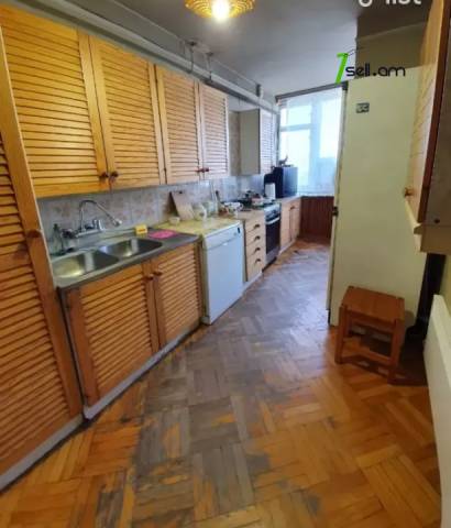 3 սենյականոց բնակարան Կենտրոնական փողոցում, 94 ք.մ., 2 սանհանգույց, 7/10 հարկ