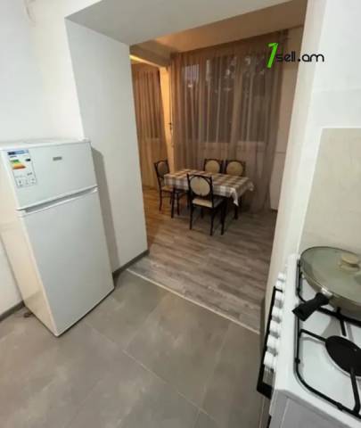 2 սենյականոց բնակարան Հալաբյան փողոցում, 54 ք.մ., 1/4 հարկ, կապիտալ վերանորոգված, քարե շենք